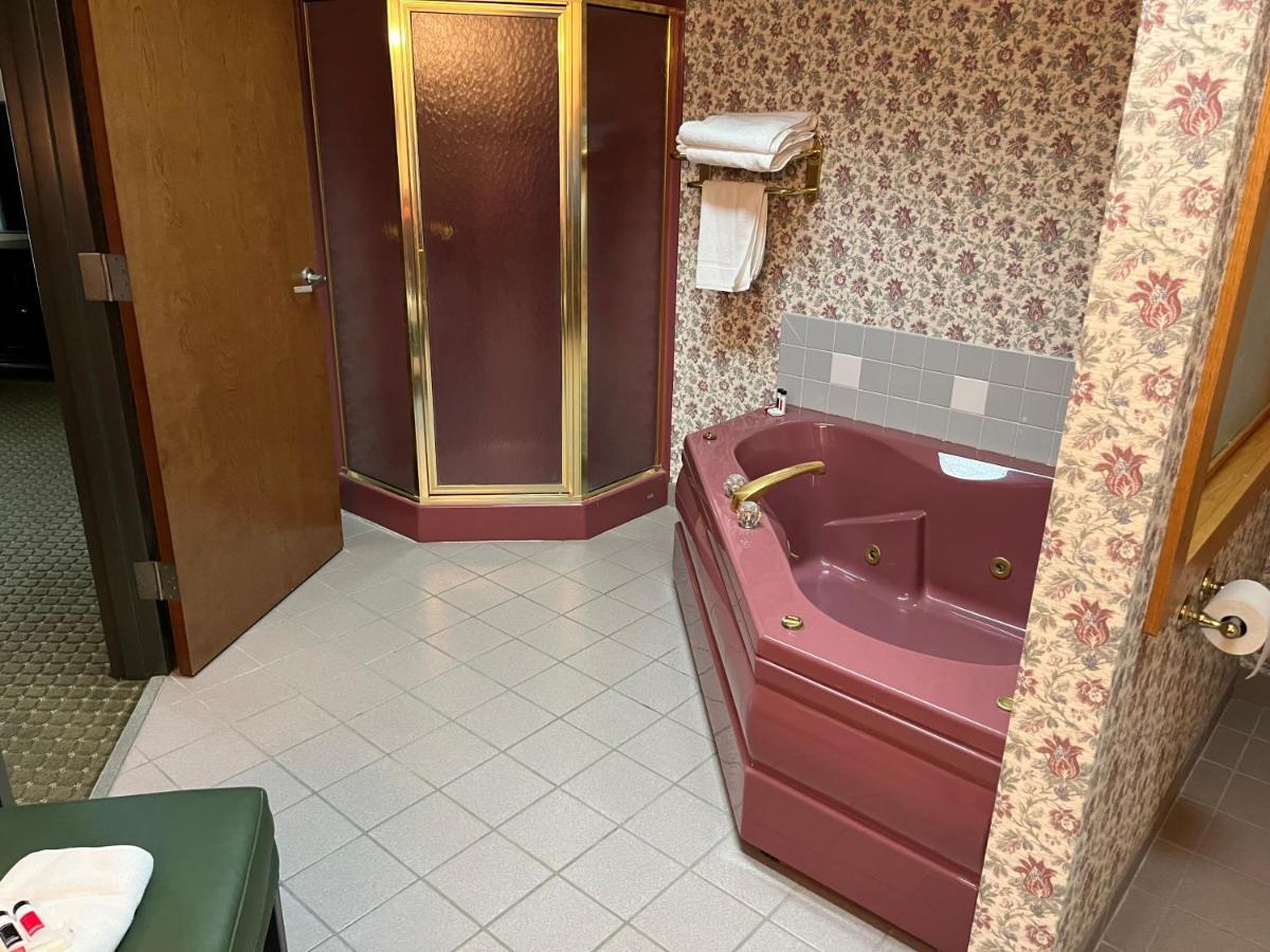 Days Inn & Suites By Wyndham Sutton Flatwoods Eksteriør billede