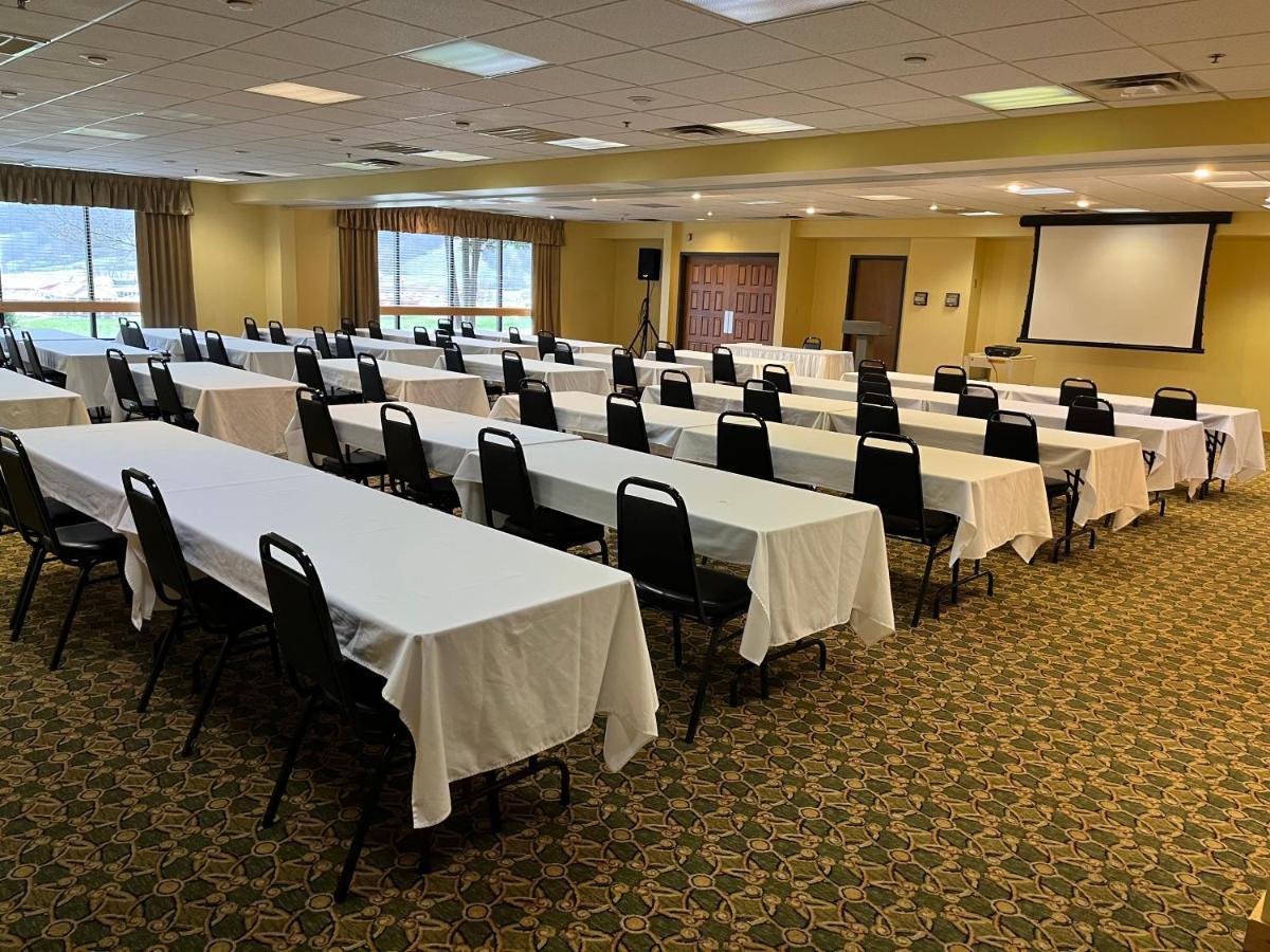 Days Inn & Suites By Wyndham Sutton Flatwoods Eksteriør billede
