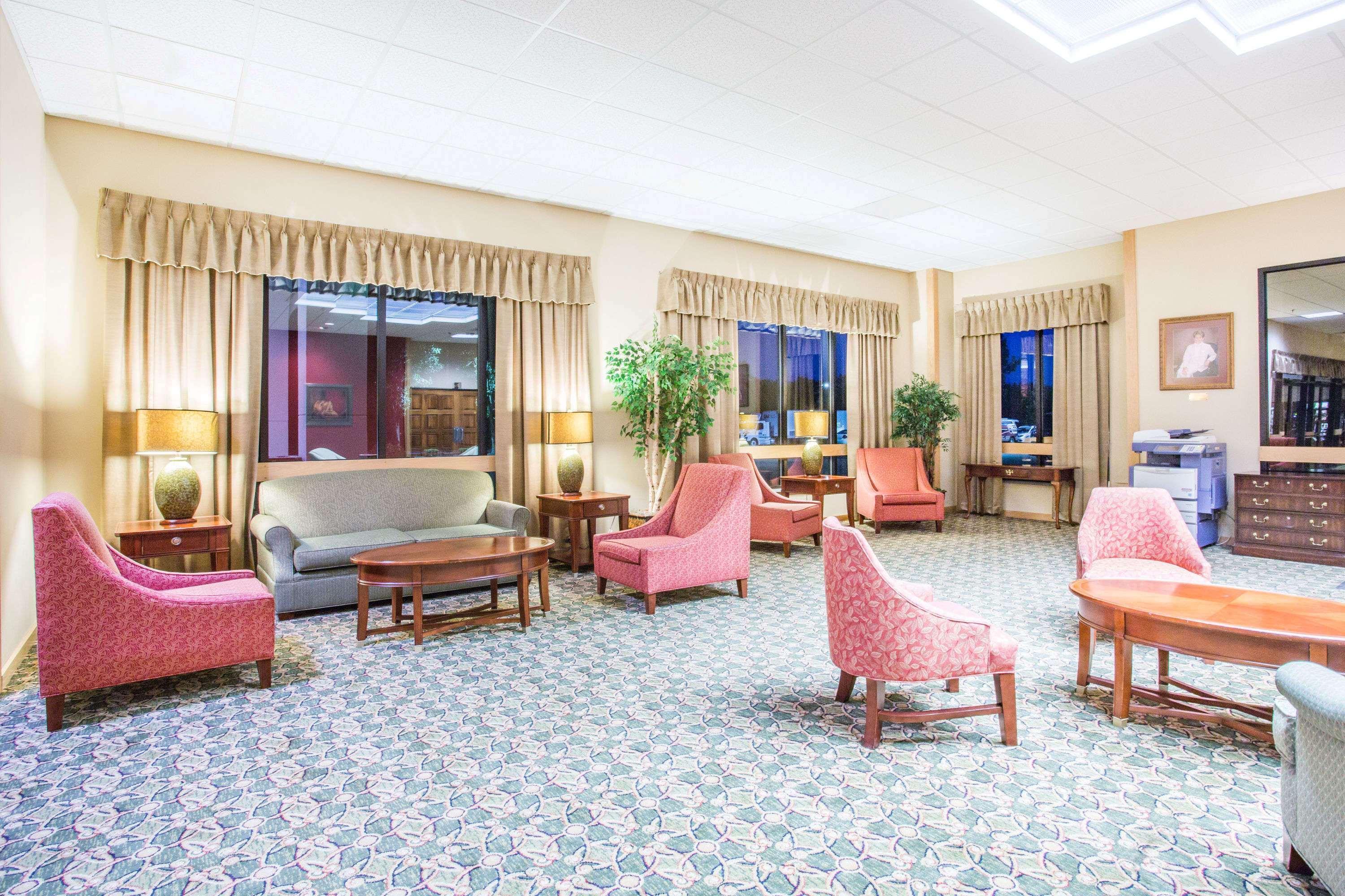 Days Inn & Suites By Wyndham Sutton Flatwoods Eksteriør billede