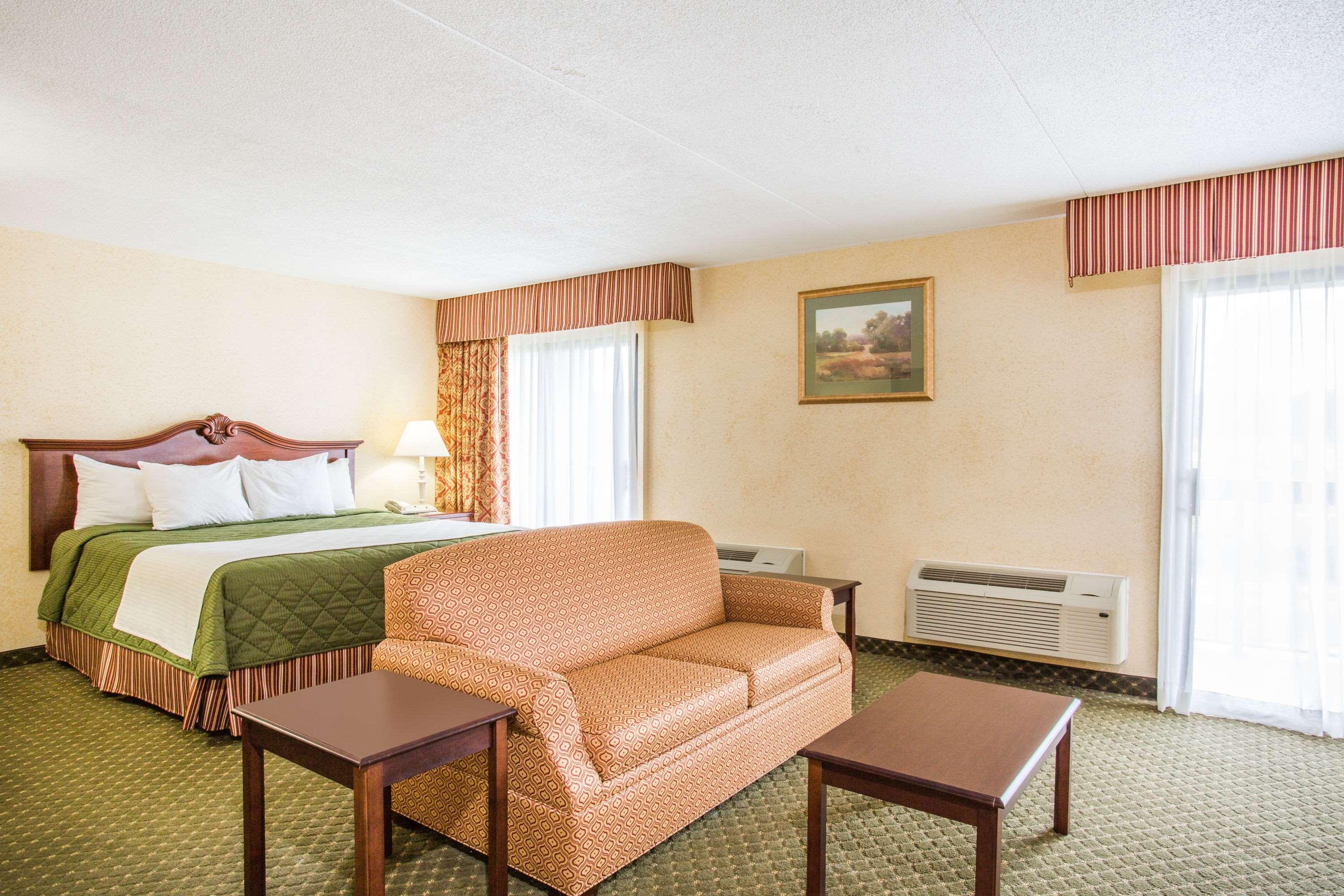 Days Inn & Suites By Wyndham Sutton Flatwoods Eksteriør billede